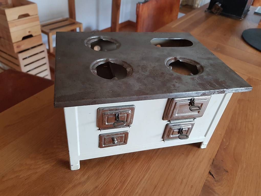 Giocattoli: dinette ancienne en metal – Usato da Lausanne venduto da michade 1