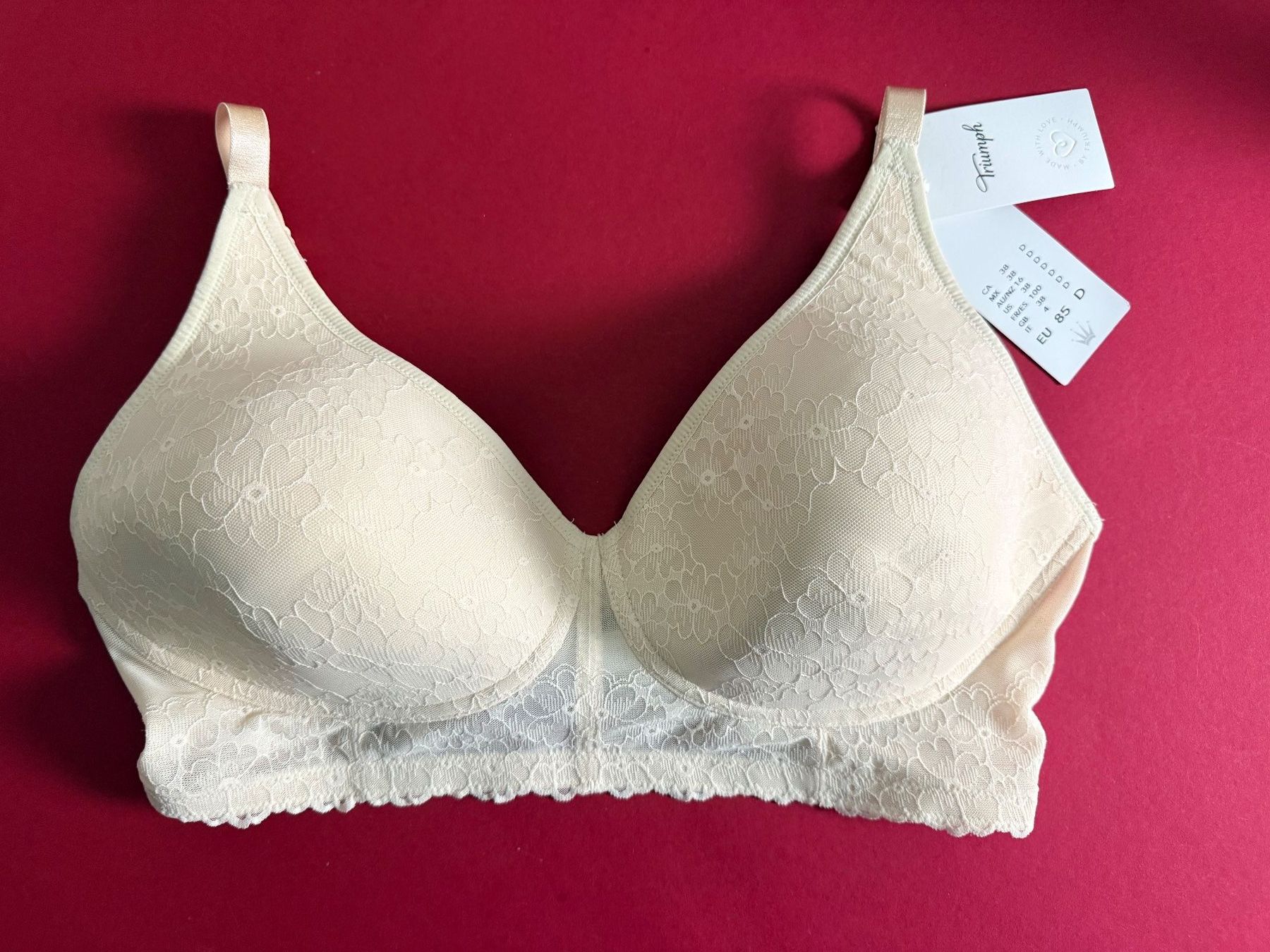 Triumph Autres dessous: TRIUMPH, Soft-Schalen-BH BRIGHT SPOTLIGHT, Gr. 85D, Offwhite – Neuf avec emballage d'origine à Rudolfstetten par gst_g7xl 4