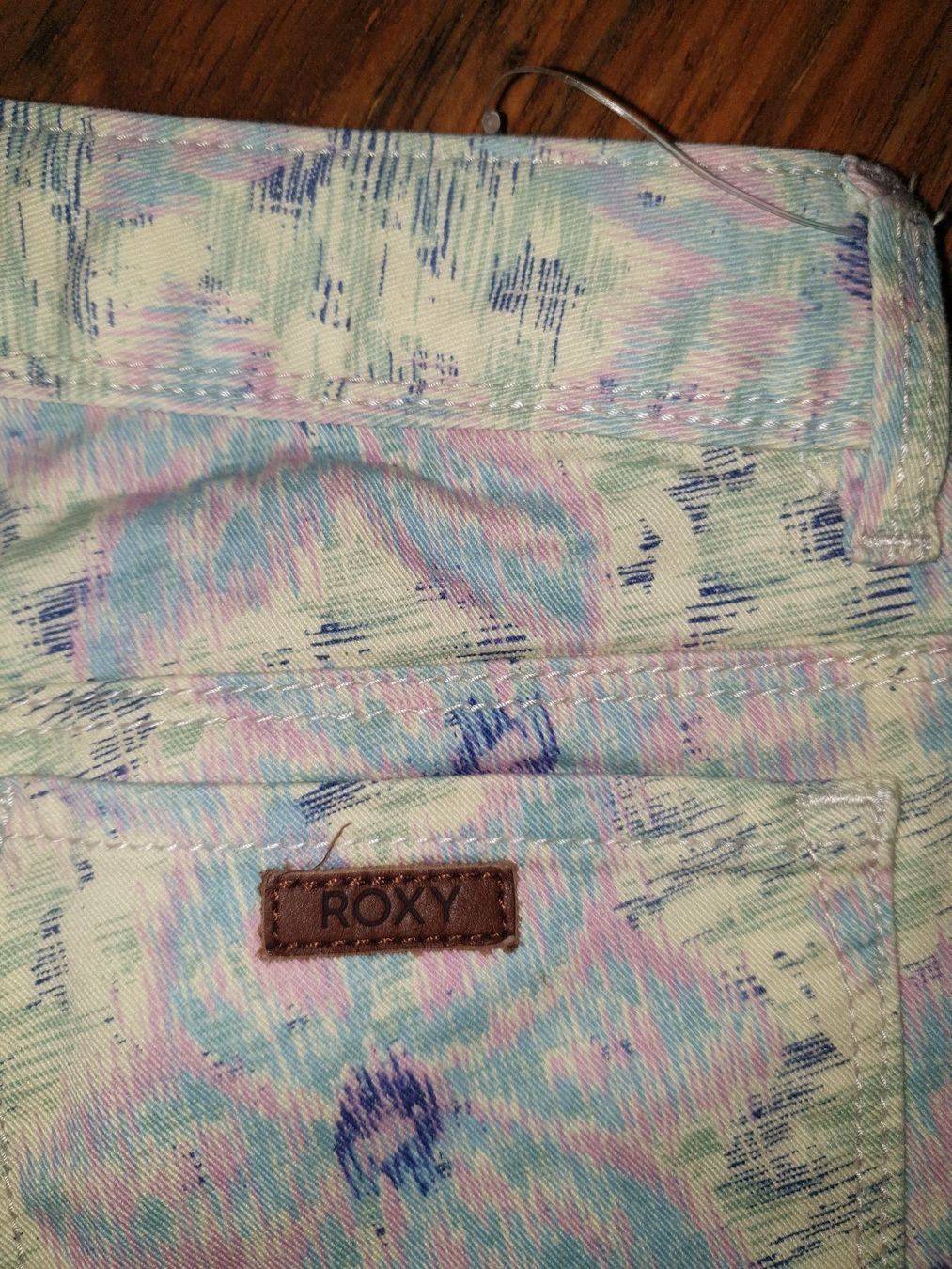 Hosen: **NEUE** Roxy Hose Gr. 10 Y (140) – Neu und originalverpackt aus Buchrain von Baba-Jaga 2