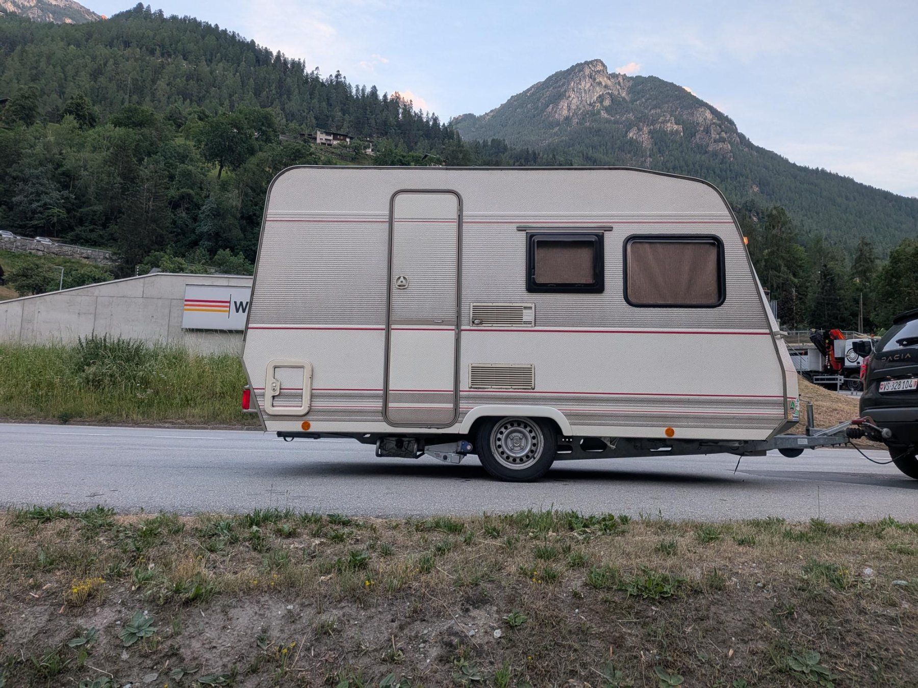 Dethleffs Veicoli da campeggio: Super Wohnwagen Leichtgewicht mit Moover – Usato da St. Niklaus VS venduto da silli89 4