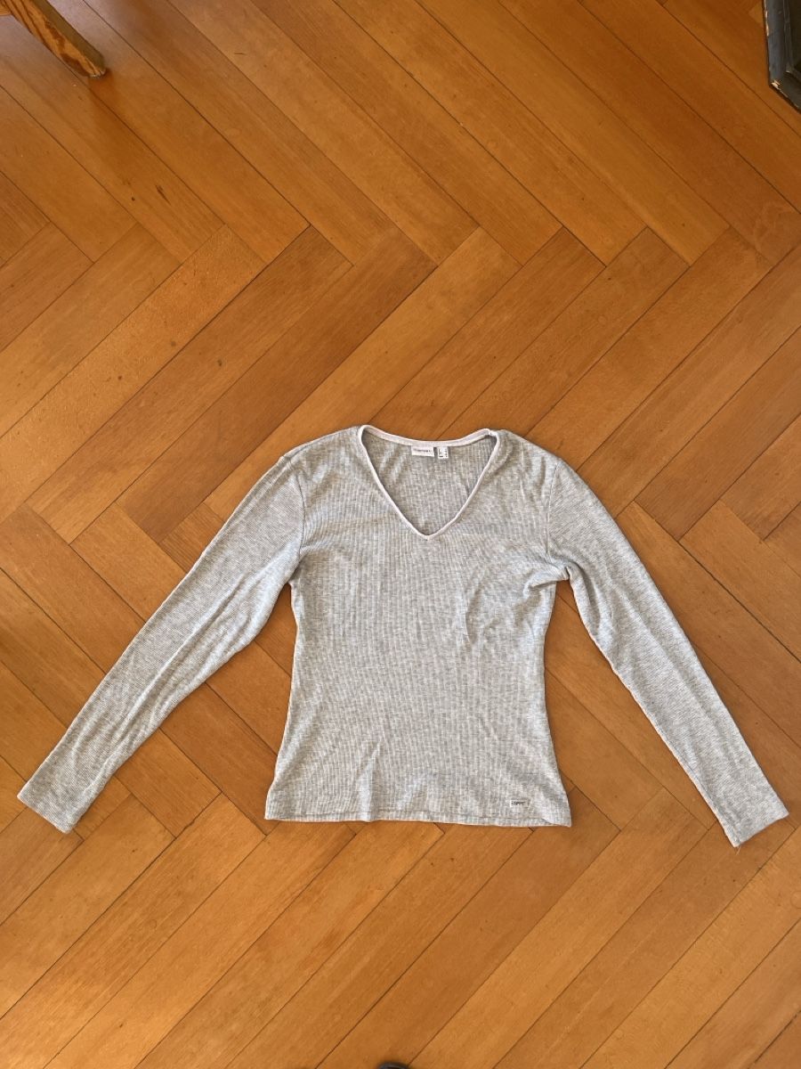 Esprit Pullover & Sweatshirts: Langarmshirt Esprit grau, V neck Samtkragen – Gebraucht aus Bern von sosophie