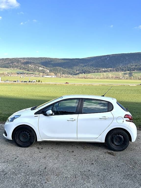 Autos: Peugeot 208  – D'occasion à Boveresse par cin_9cbt 2