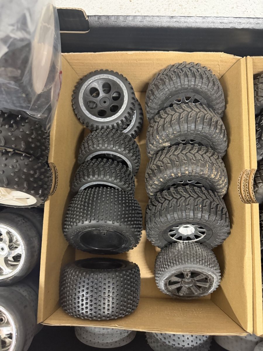 Modellismo RC: RC Autos reifen  – Usato da Wangen an der Aare venduto da Flo_kaufm 2