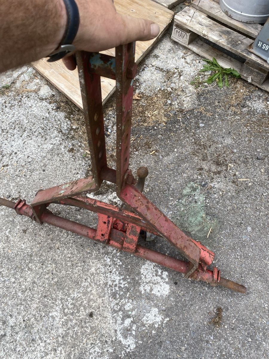 Accessori Trattori &Veicoli agricoli: 3 Punkt Aufnahme Traktor  – Usato da Menzingen venduto da Edelmuni7 1