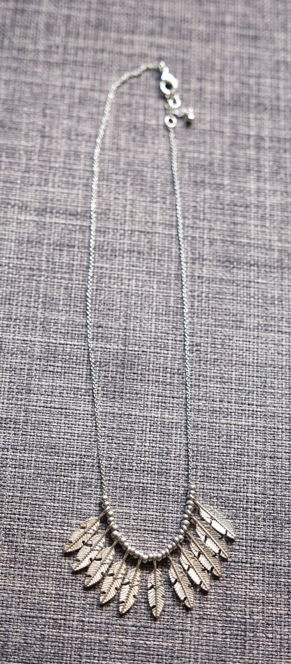 Catenine: Halskette mit Federn – Usato da Wohlen AG venduto da Exitburn