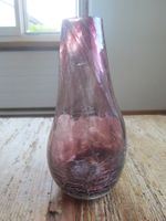 Dekorative Vintage Glasvase in Lila, Top Zustand!