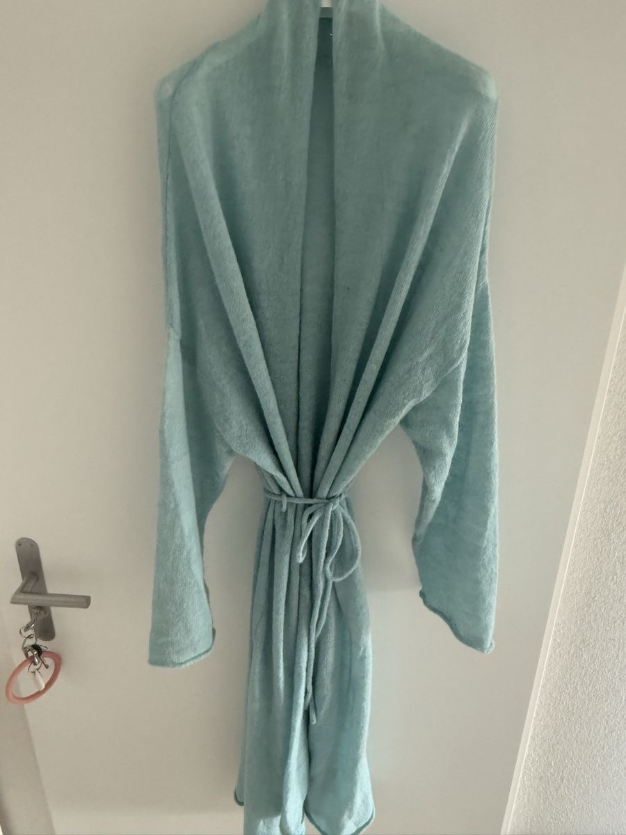 Mäntel: Strickmantel hellblau Grösse XL mit Bindegürtel neuwertig – Gebraucht aus Bonstetten von Global83