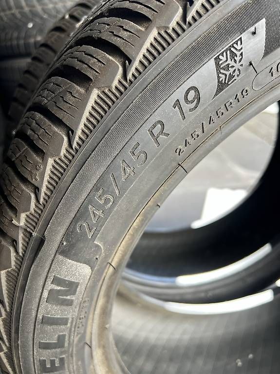 Pneumatici & Ruote complete: 245/45 R19 Winterreifen – Usato da Sursee venduto da gas_8n5t 1