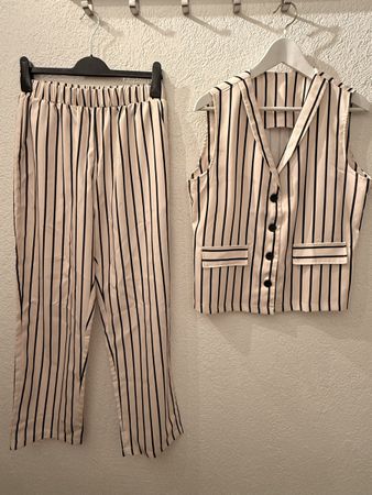 Gestreifter Damen Anzug Weste Hose Grösse M neu