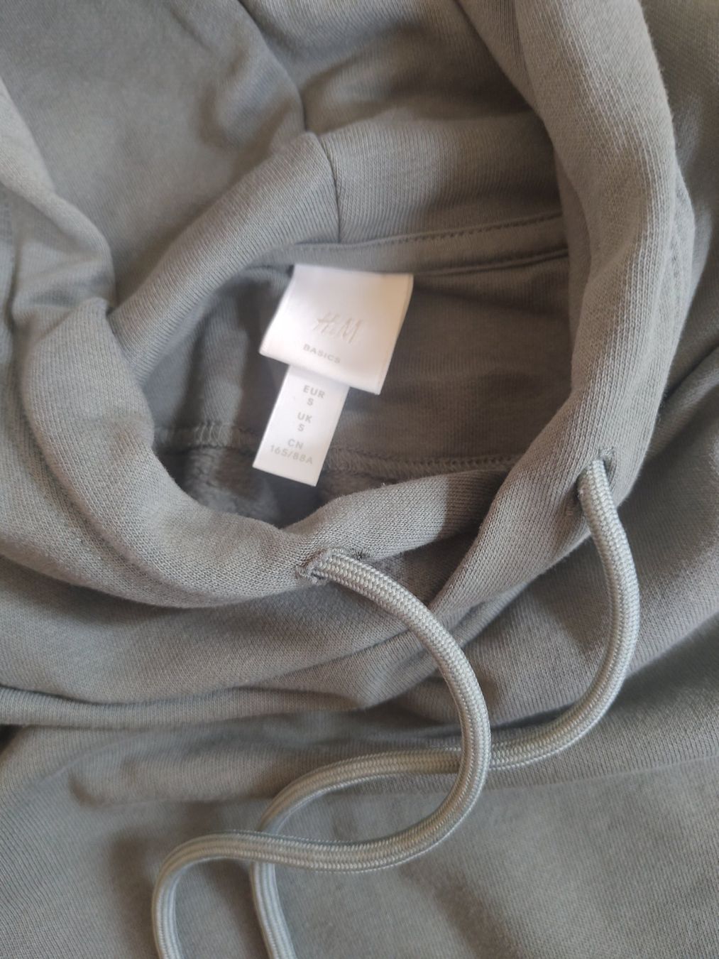 H&M Pullover & Sweatshirts: Kapuzenpulli – Gebraucht aus Bern von Linii 1