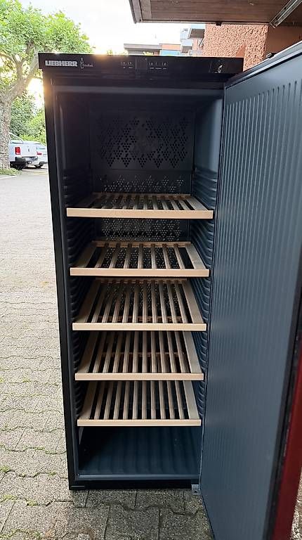 Liebherr Frigoriferi: Liebherr Weinkühlschrank – Usato da Künten venduto da buli76 1