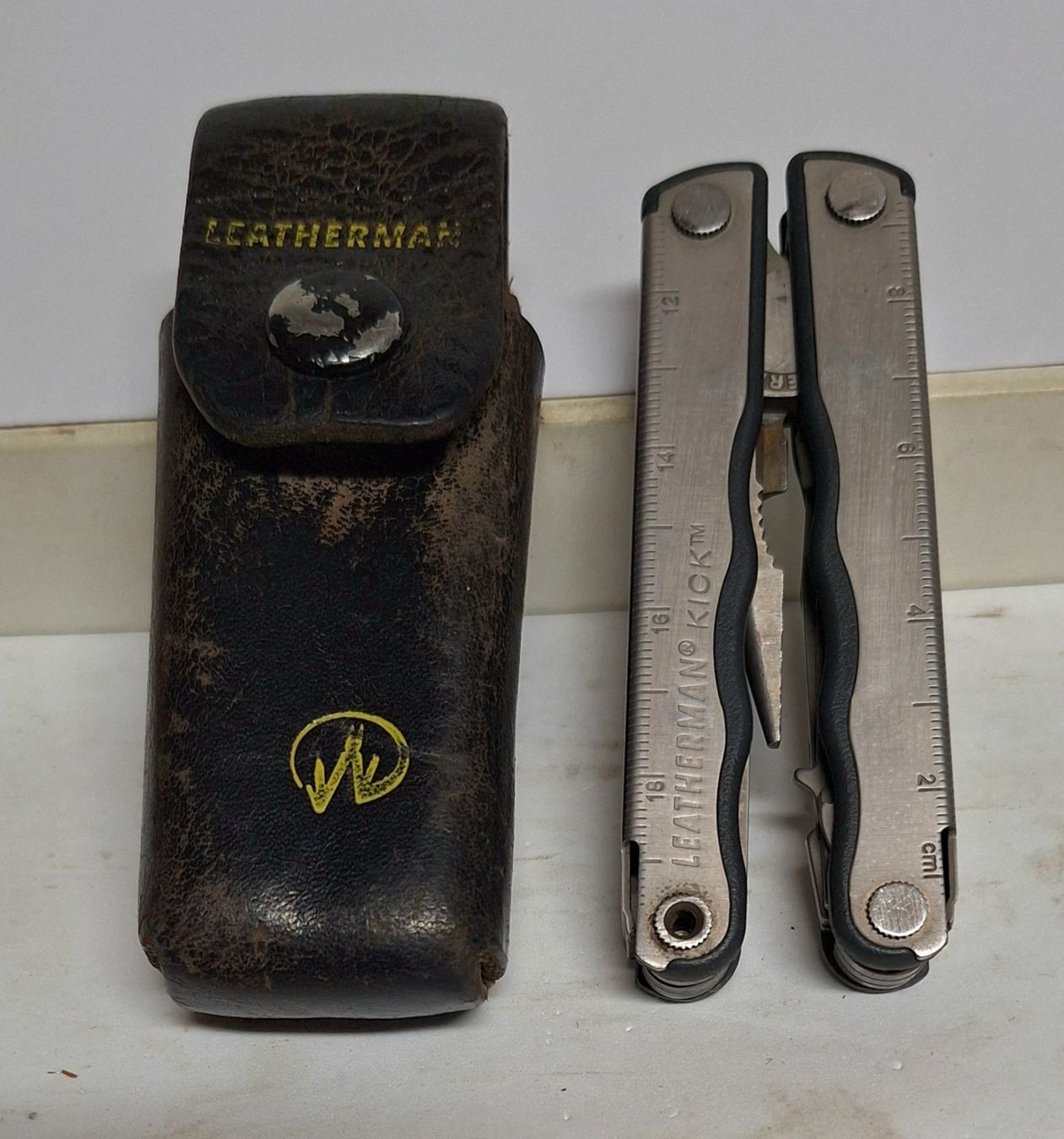 Leatherman Couteaux de poche: Multitool Sackmesser Couteau KniveLeatherman KICK TM USA – D'occasion à Tüscherz-Alfermée par Newpad