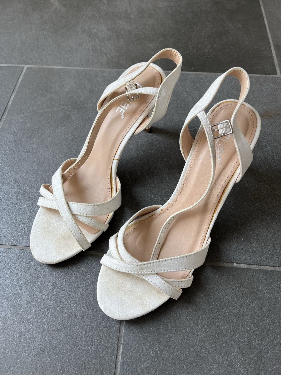 Scarpe da donna: Sandalen mit Absatz - Gr. 39 – Usato da Escholzmatt venduto da Sarah_