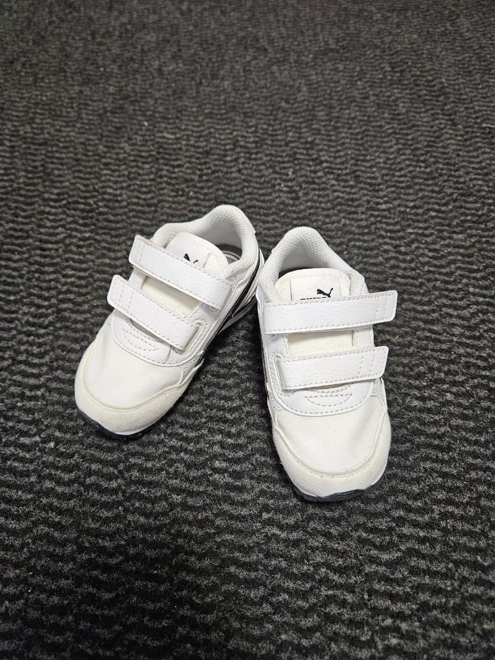 Puma Schuhe für Jungen: Puma Schuhe Gr.22 wie neu – Neu (gemäss Beschreibung) aus Wallenwil von Alain2010