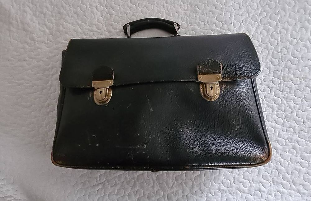 SERVIETTE POUR INVITÉS vintage Yves Saint-Laurent Paris 65 x 37 cm. en