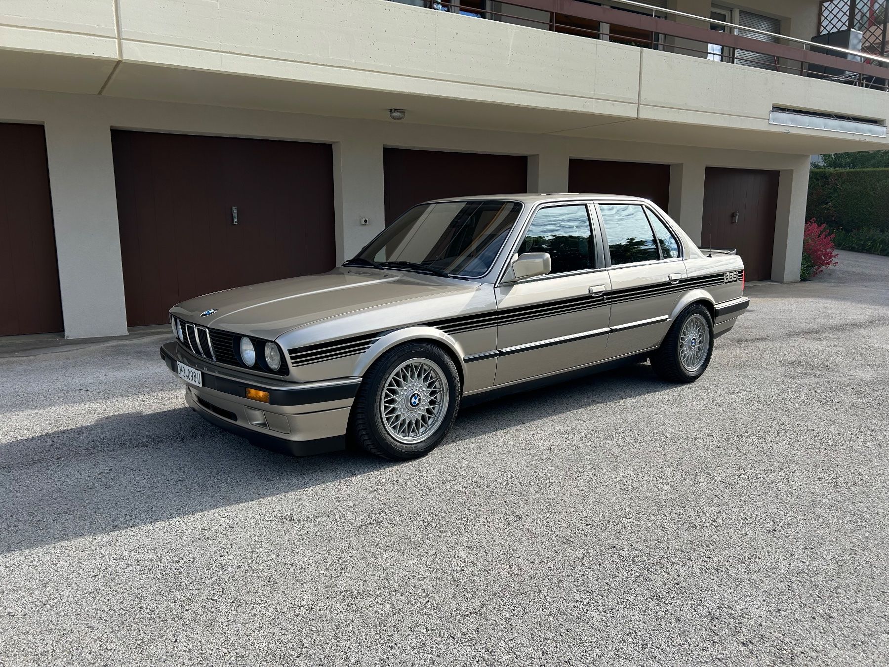 BMW Autos: BMW E30 325i Sedan – D'occasion à Gland par Helderap 6