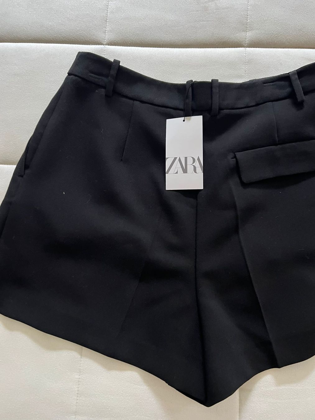 Zara Hosen: Zara Shorts NEU - Grösse L – Neu und originalverpackt aus Bonstetten von Swiss4Sale