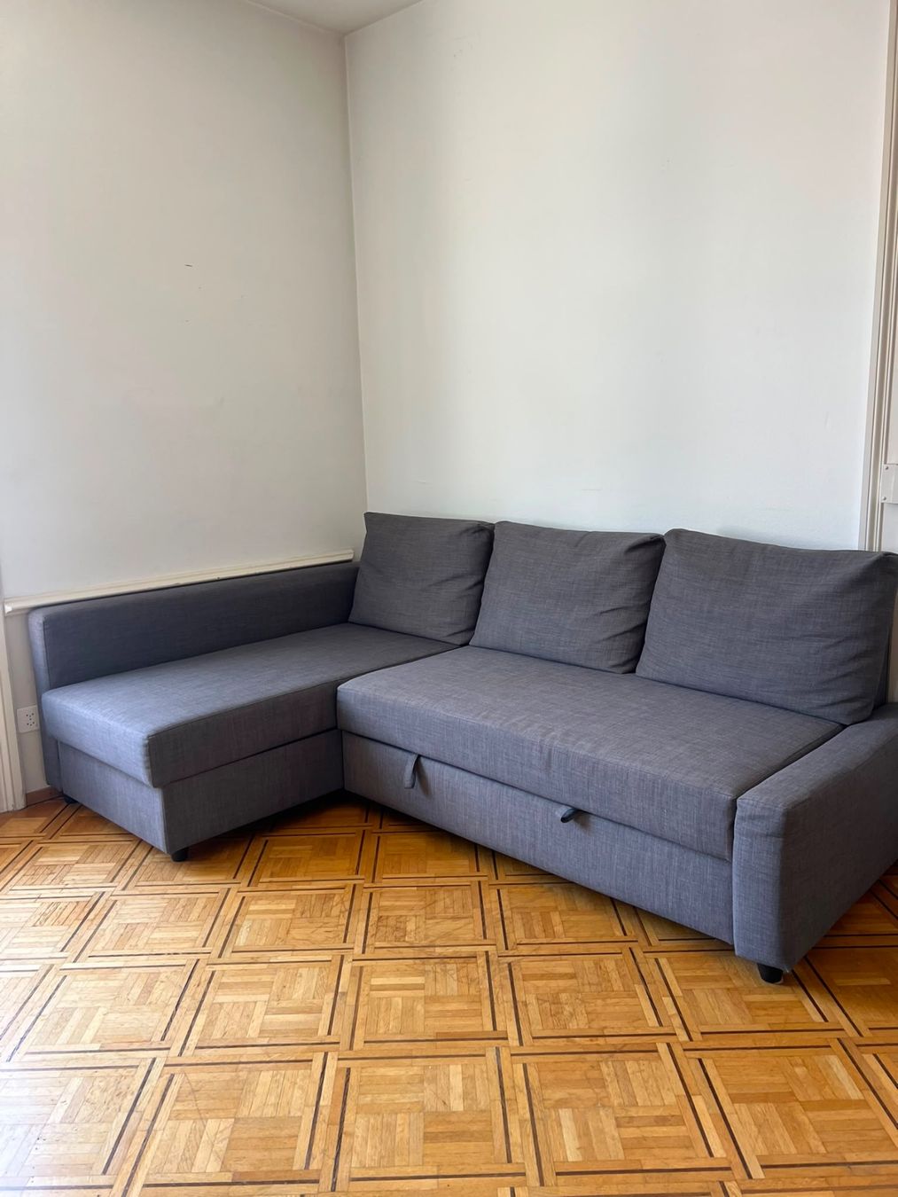 Ikea Sofas: Sofa, Couch, Eckbettsofa mit Bettkasten, IKEA "Friheten" – D'occasion à St. Gallen par winterhannah