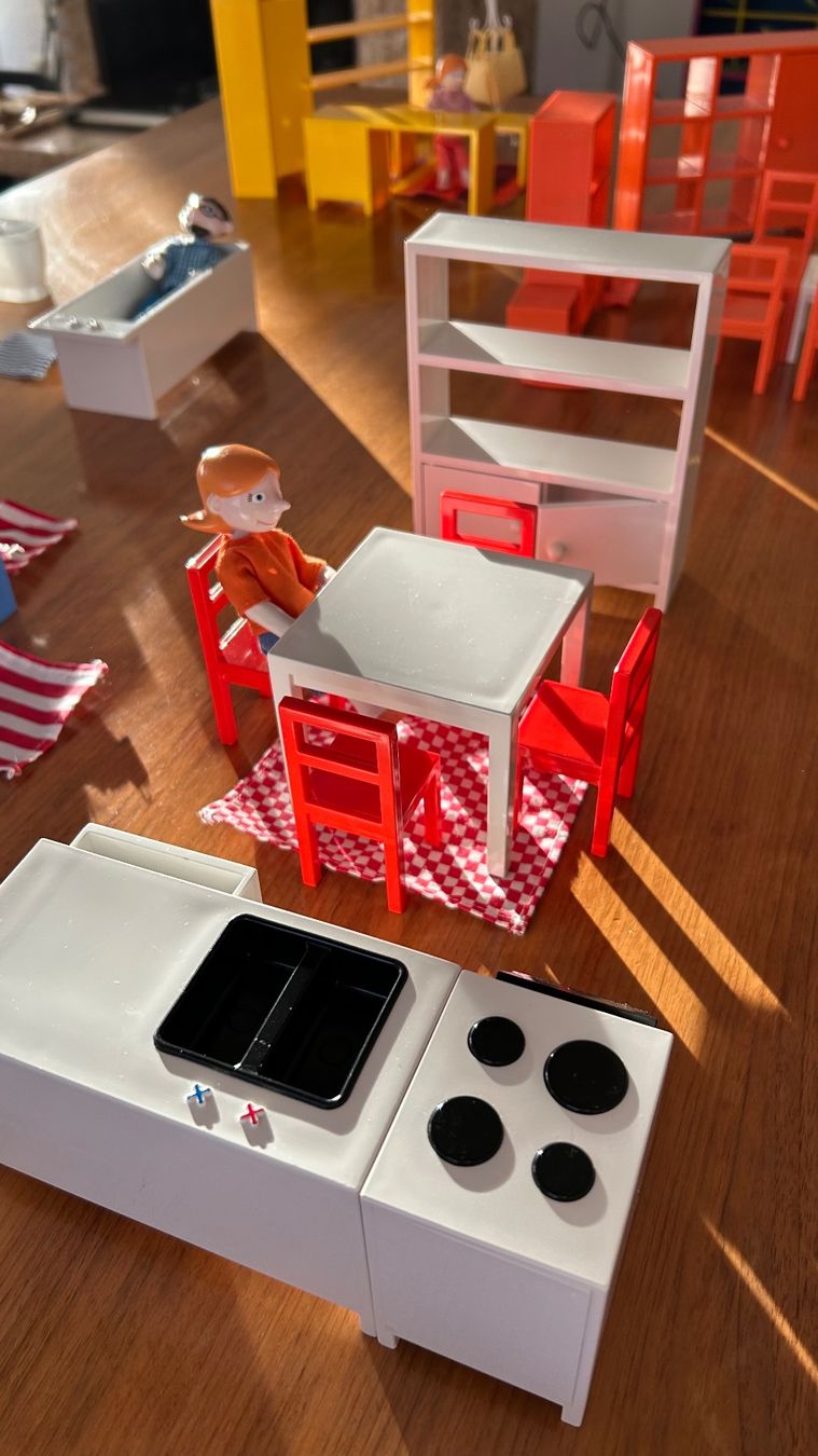 Ikea Case e mobili per bambole: IKEA Puppenhaus Möbel Set mit Figuren – Usato da Müllheim Dorf venduto da jeney9 1