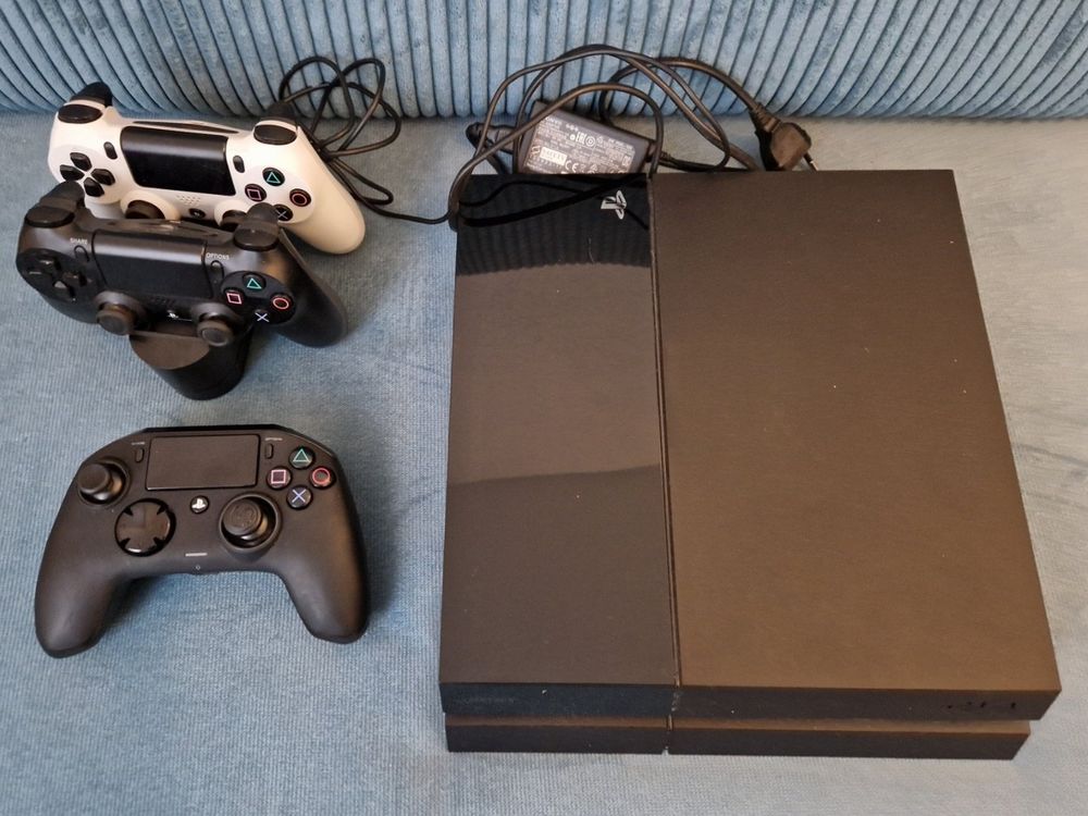 PlayStation 4, 500GB, Inkl. 3 Controller Kaufen auf Ricardo