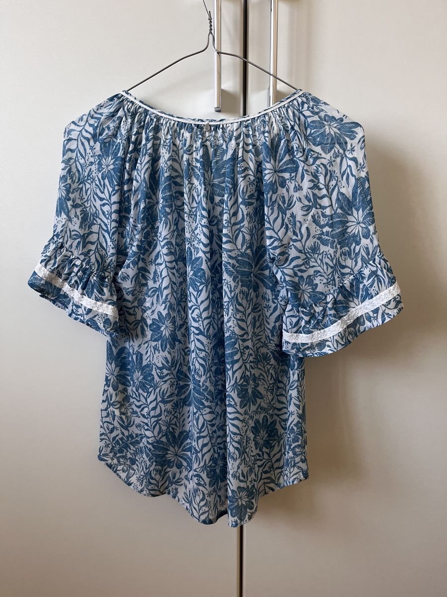 Nile Camicette: Bluse NILE Blumenmuster blau-weiss Gr. XS – Usato da Zürich venduto da Kleanthy 1