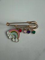 Anstecknadel Regenbogen mit Strasssteinen & Herzen