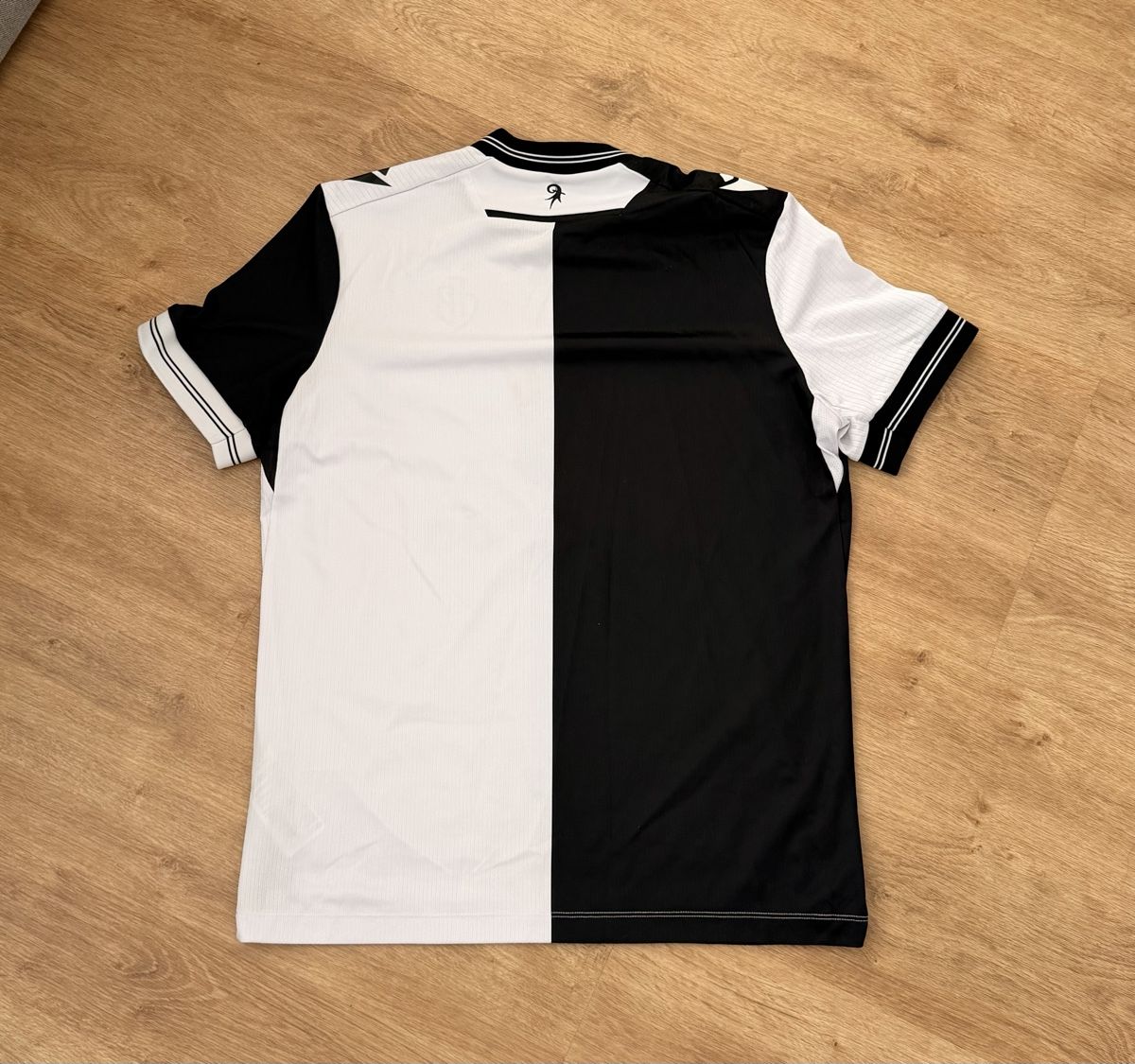 FC Basel Canottiere & Pantaloni: FC Basel Cup Trikot 25/26 - XL – Nuovo (secondo la descrizione) da Kaisten venduto da luc_78n9 1
