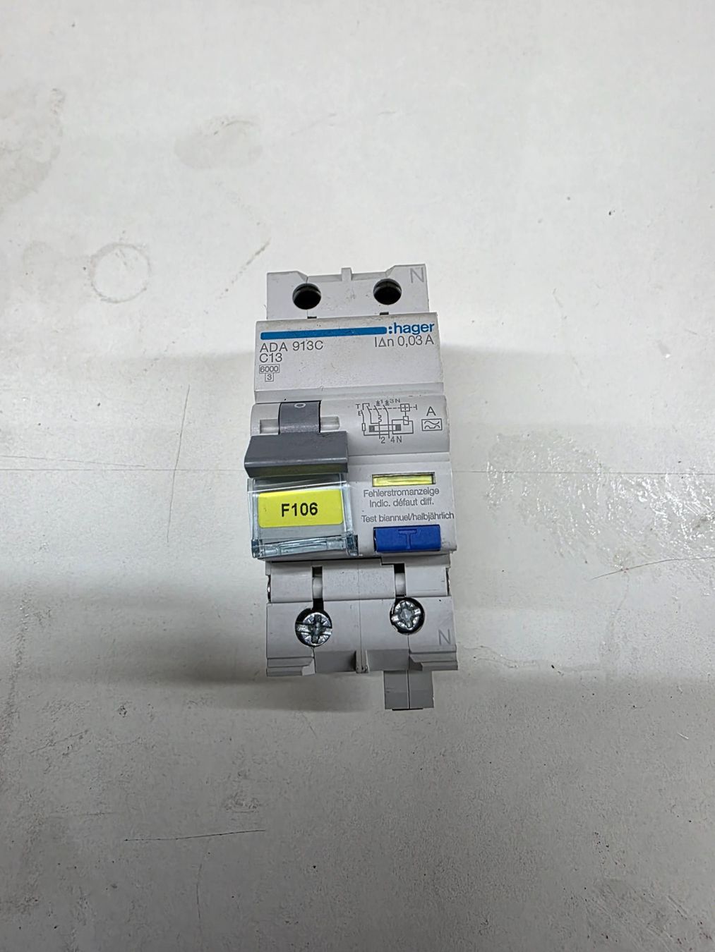 Hager Componenti elettronici: Hager ADA 913C C13 – Usato da Rüti ZH venduto da Madeira14