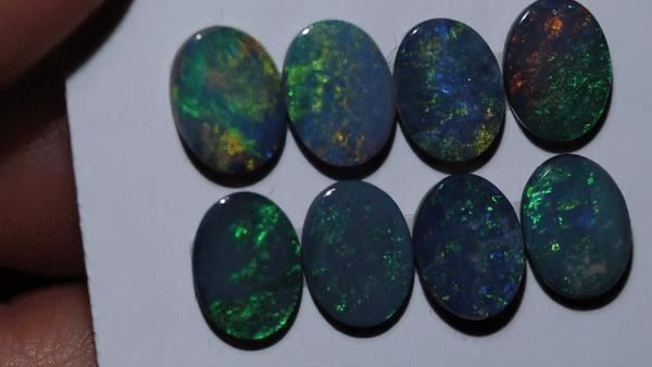 Pietre preziose: Australische Opal Dubletten 6.30Cts. – Usato da Bern venduto da Grindelwaldaus