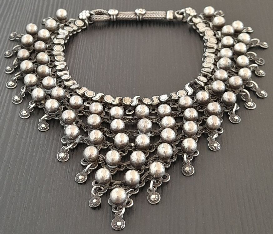 Collier Ancien En Argent Avec Pendentif Pierres Du Rhin Vertes Et Blanches - Occasion