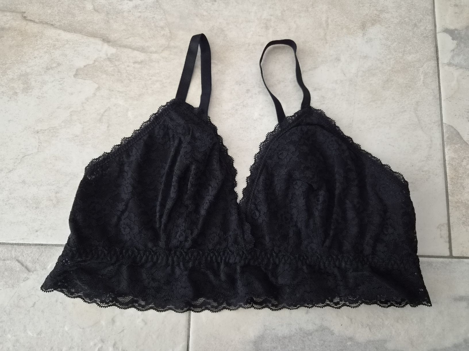 Altra biancheria intima: Bralette in Spitze / Schwarz / Grösse L – Usato da Niederrohrdorf venduto da Miripfiri