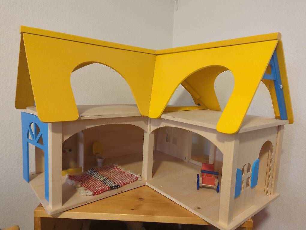Puppenhäuser & -möbel: Puppenhaus  – Gebraucht aus Flaach von mer_bz5s