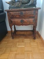 Vintage kleine Vollholz Kommode mit zwei Schublade.