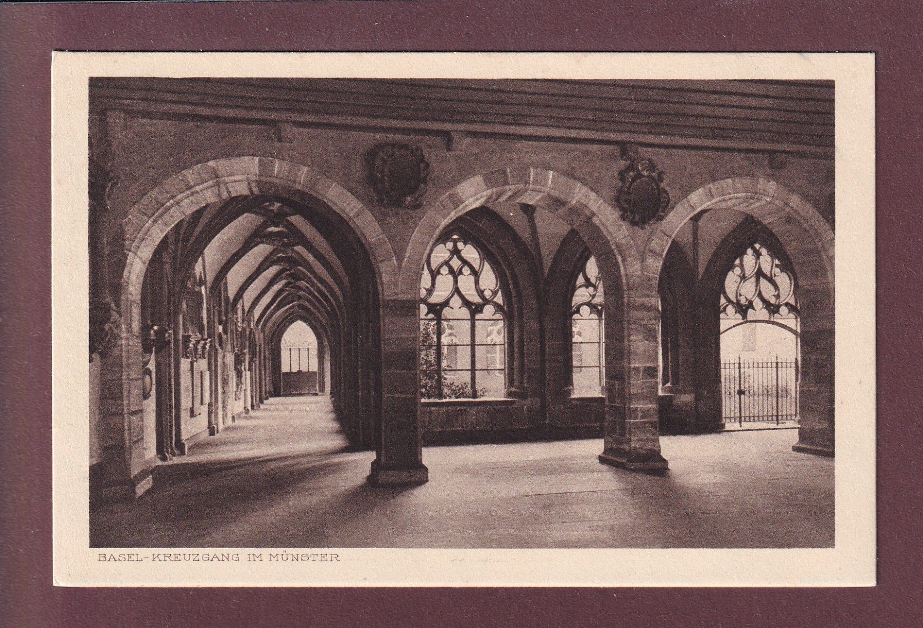 Cartoline postali: BASEL - Münster - Kreuzgang – Usato da Pully venduto da nicecards