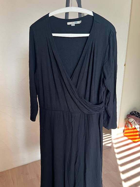 Kleider: Wickelkleid – Gebraucht aus Jona von Joshua_Pat