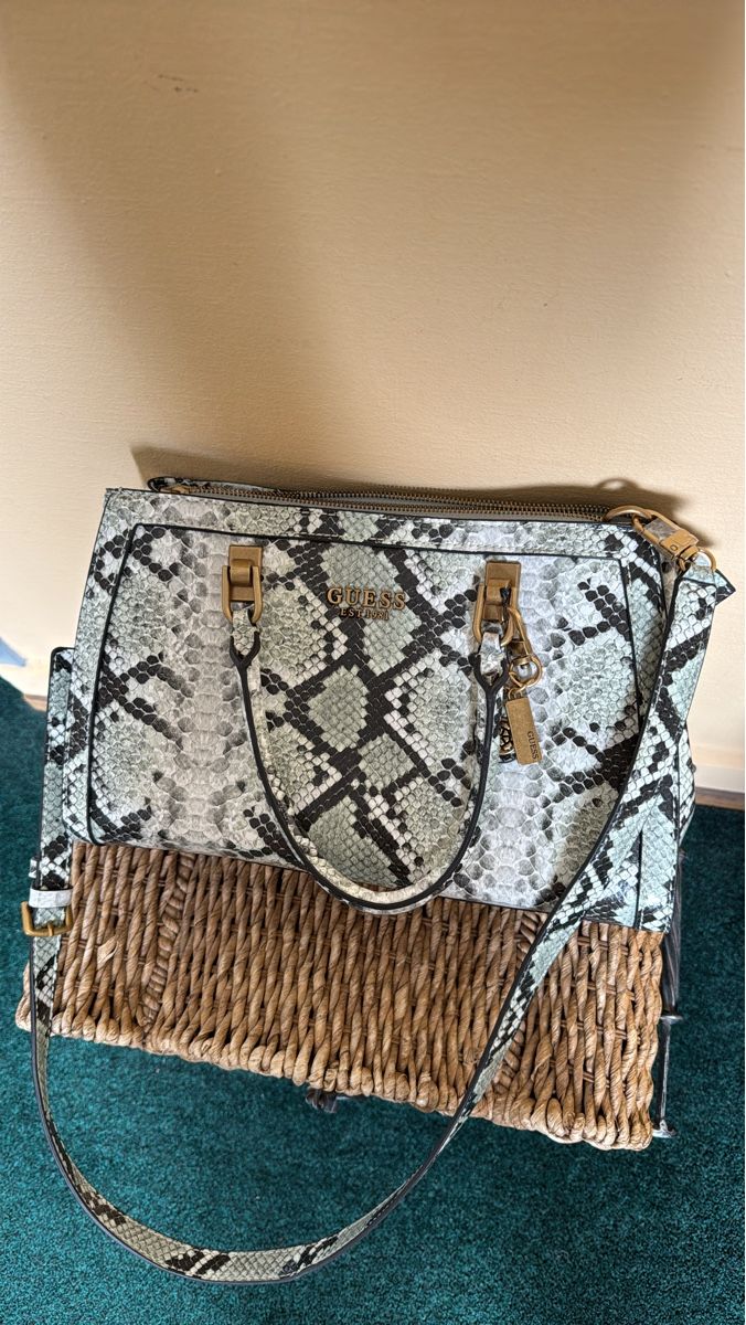 L Credi Tasche Schlangenoptik Peja Umhängetasche Soft Berry