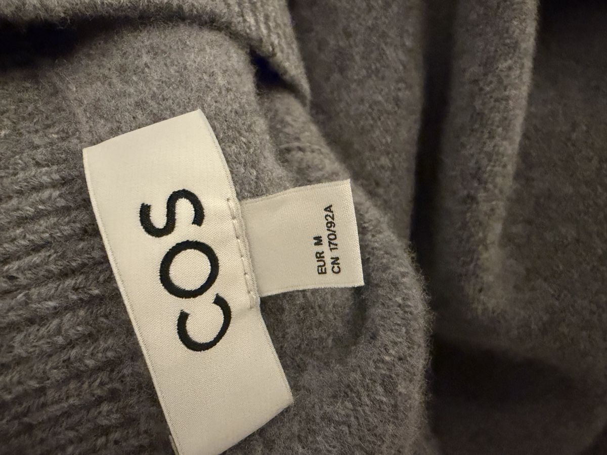 Cos Maglioni & Felpe: COS COS Wollpullover mit V-Ausschnitt – Usato da Herisau venduto da LauraHope 5