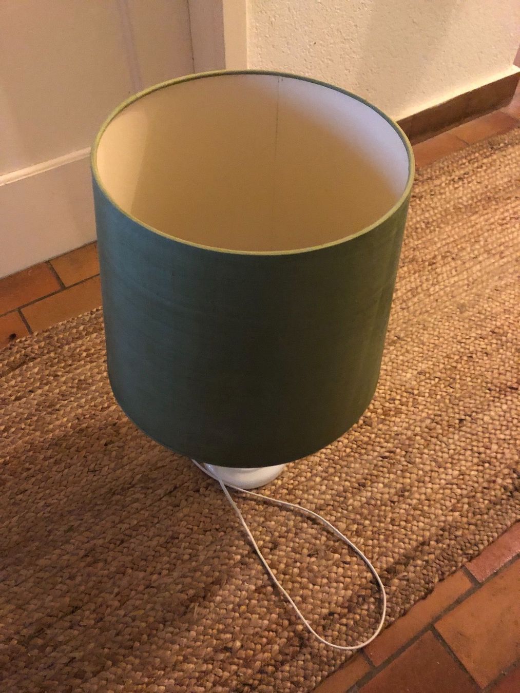 Lampade: Alte, ehrwürdige Lampe mit Opalinglas – Usato da Frauenfeld venduto da aluma14 1