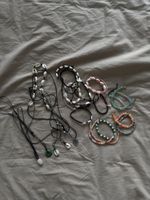 Diverse Armbänder und Ketten als Lot