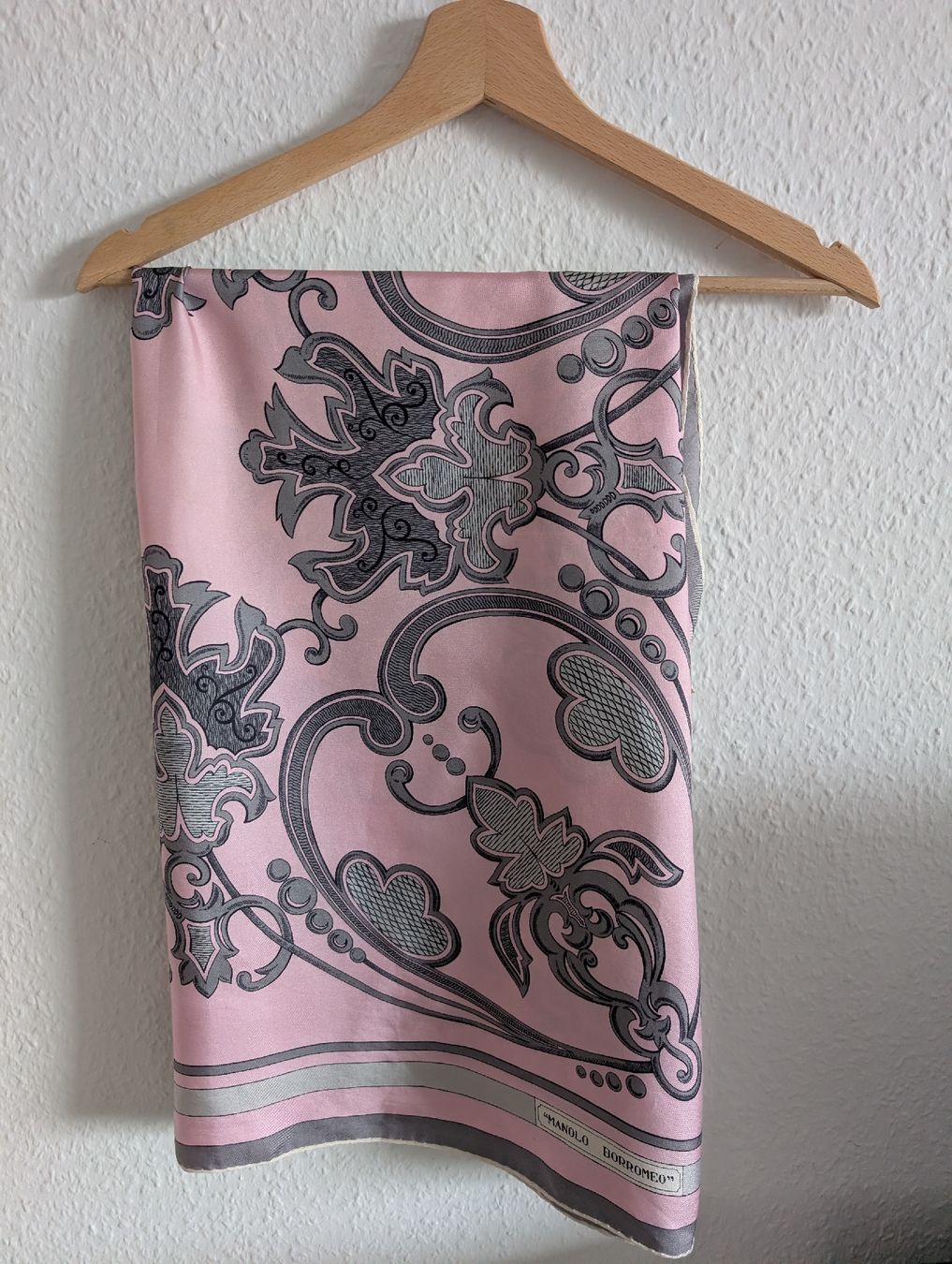 Manolo Borromeo Silk Scarf Pink Grey Floral Pattern (Gebraucht) in ...