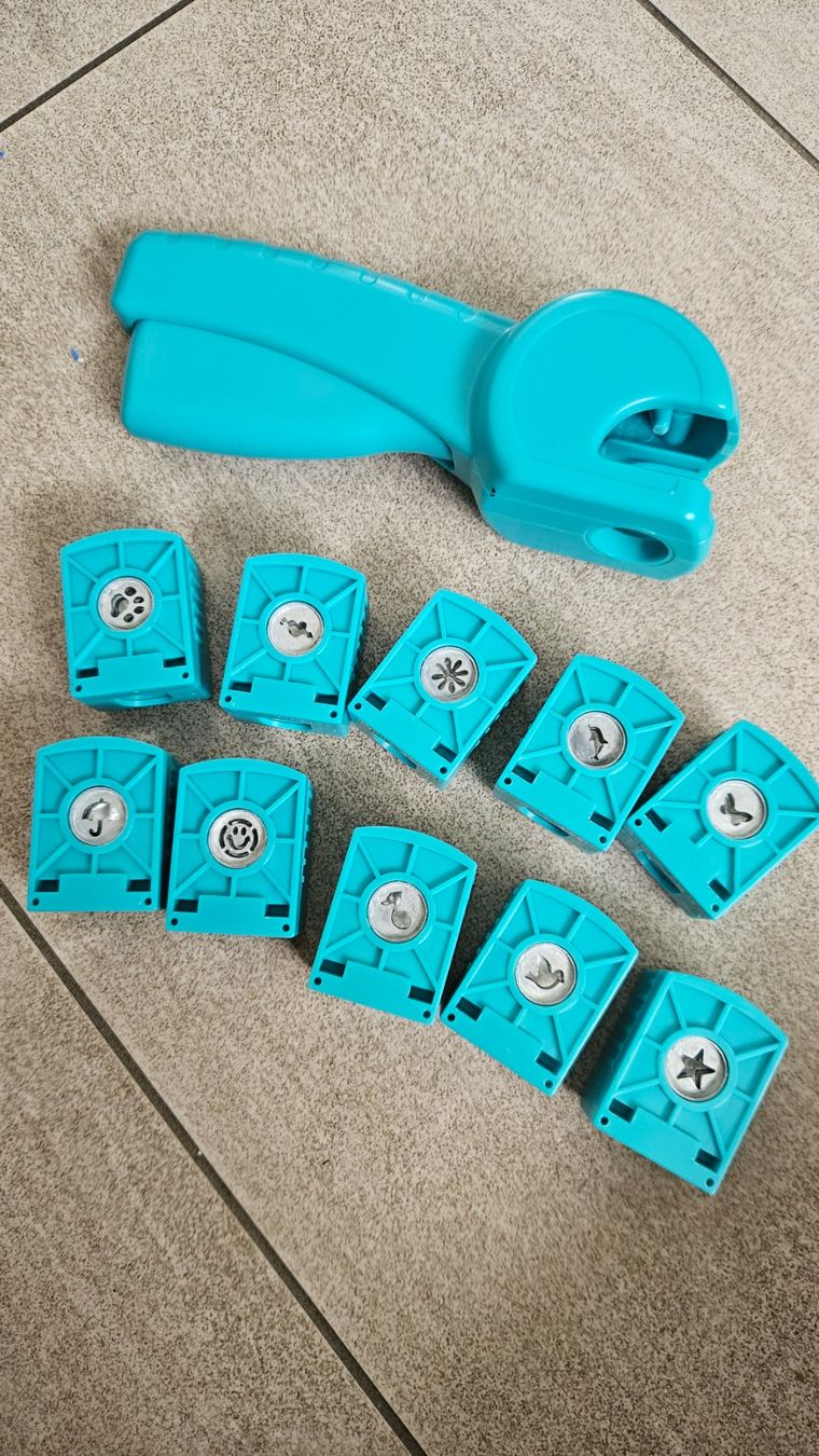 Kit bricolage: Bastel-Stanzer Set Motivstanzer Papierstanzer im Koffer – Usato da Escholzmatt venduto da _die_Kaempferin 1