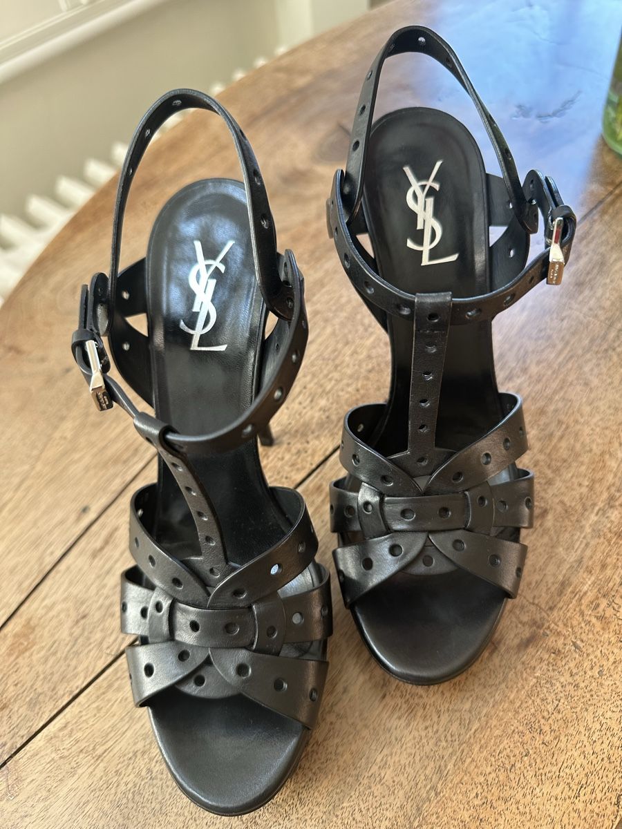 Saint Laurent Scarpe da donna: Tribute Platform Sandals von Top-Designer Saint Laurent – Usato da Schlieren venduto da lha_c6g7