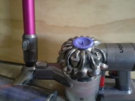 Aspirateur balai Dyson V6 