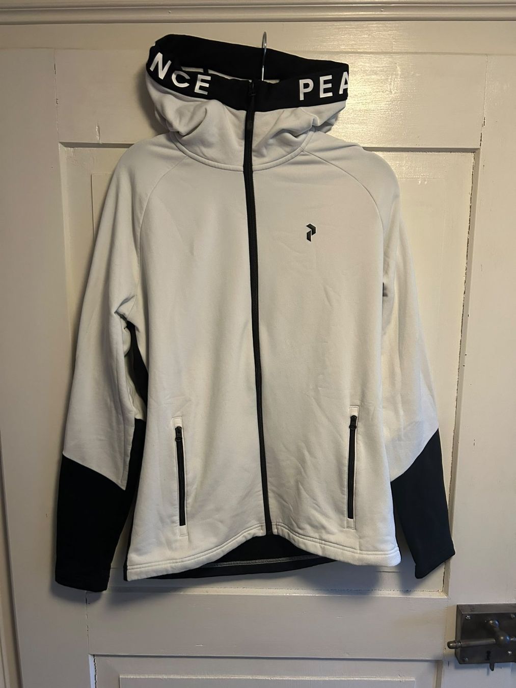 Peak Performance Jacken: Peak Performance Sportjacke – Gebraucht aus Affoltern am Albis von Cmara
