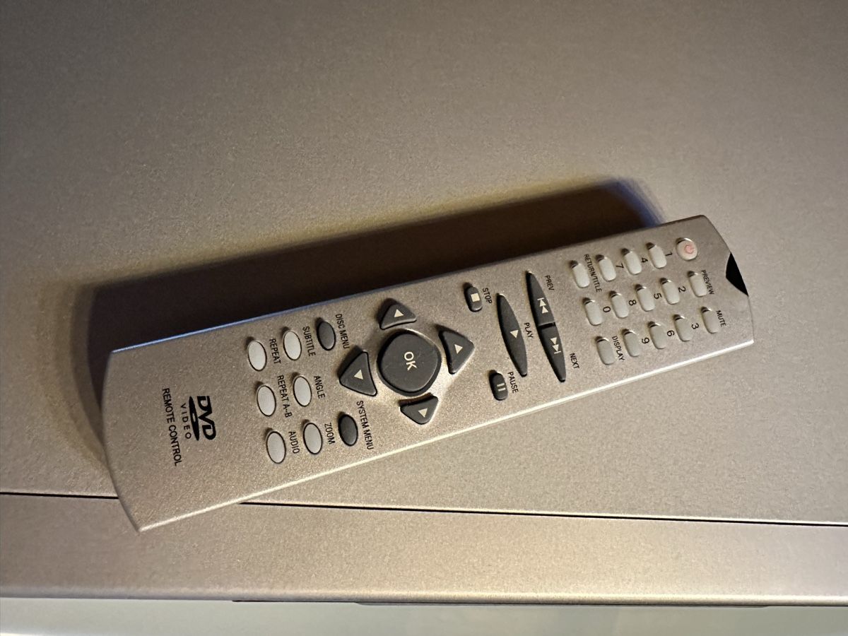 Schneider Audio- & Mediensysteme: Schneider SDV410 CD/MP3/DVD-Player Silber mit OVP & Remote – Gebraucht aus Fribourg von eni_cnw8 3