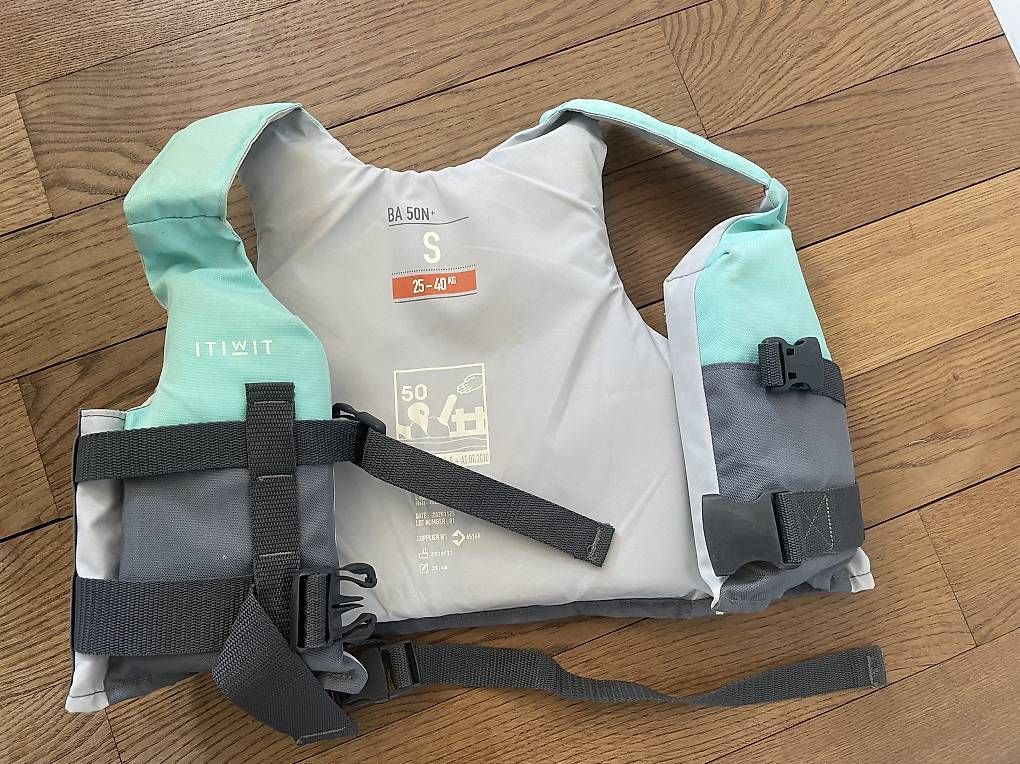 Giubbotti di salvataggio: Kinder Schwimmweste neu - 40 kg – Usato da Zürich venduto da Villiger8