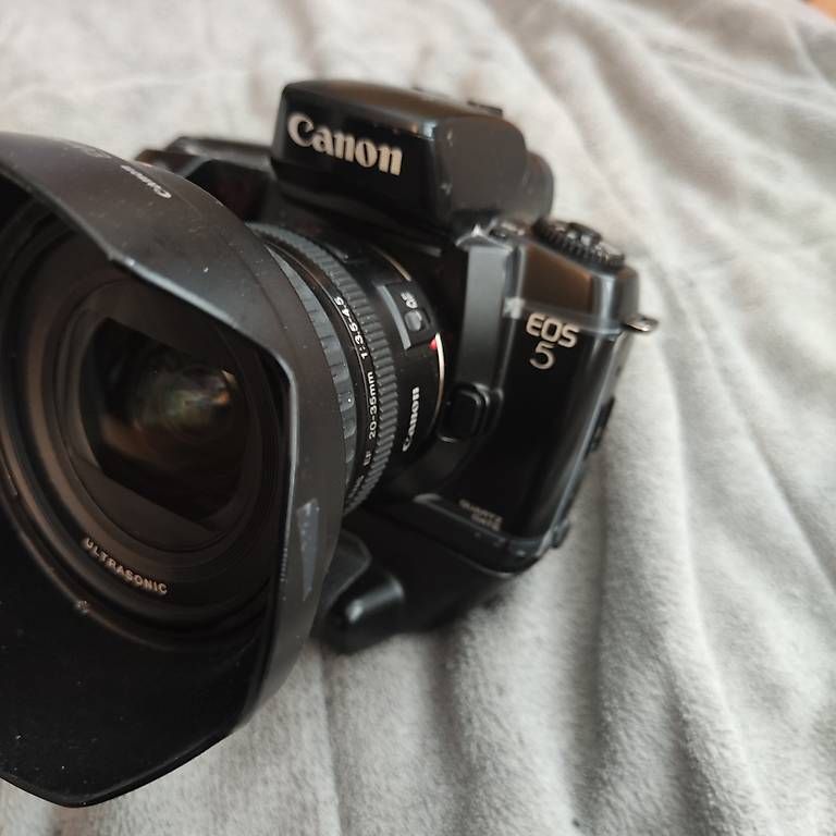 Fotocamera: Canon EOS 5 argentique avec 4 objectifs  – Usato da Genève venduto da mic_6tvp