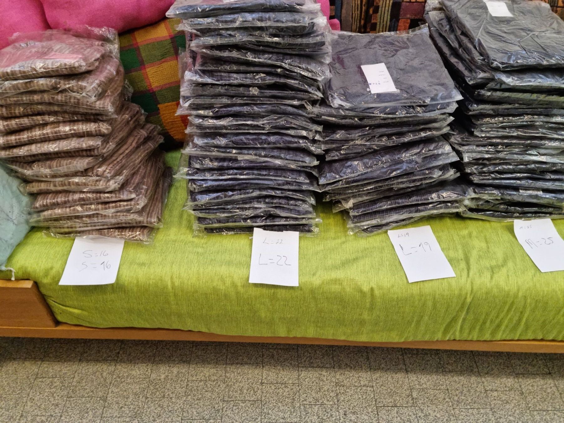 Camicie: Hemden 104 Stk. – Nuovo e nell'imballaggio originale da Dürnten venduto da Acalpulcu3 8