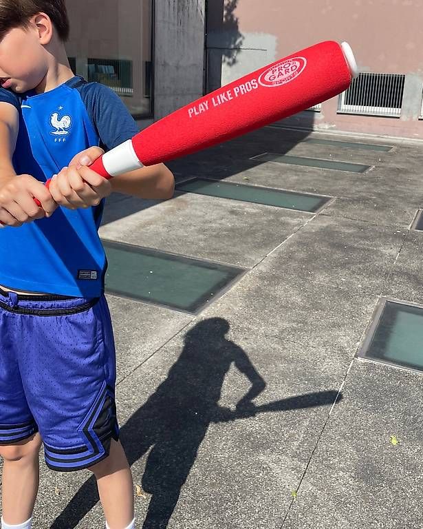 Spielzeuge: Kinder Baseballschläger und Ball – Gebraucht aus Zürich von Chratzomat 1