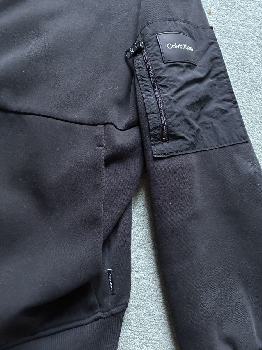 Calvin Klein Pulls & Sweat-shirts: Calvin Klein Bomber Jacket Black Size M Good Condition – D'occasion à Basel par gvi_6txz 2